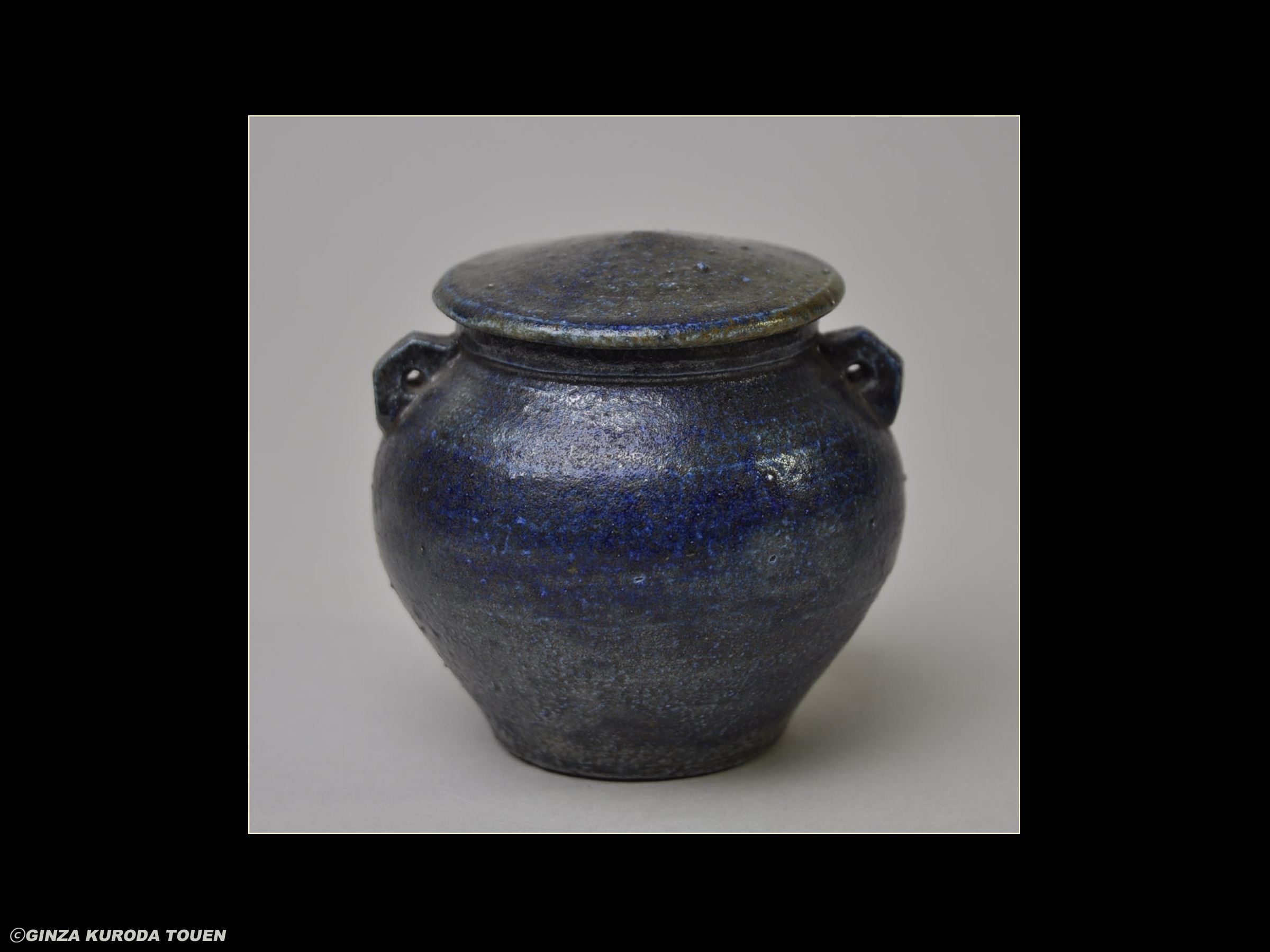 Shoji Hamada: Small lidded jar, Salt glaze