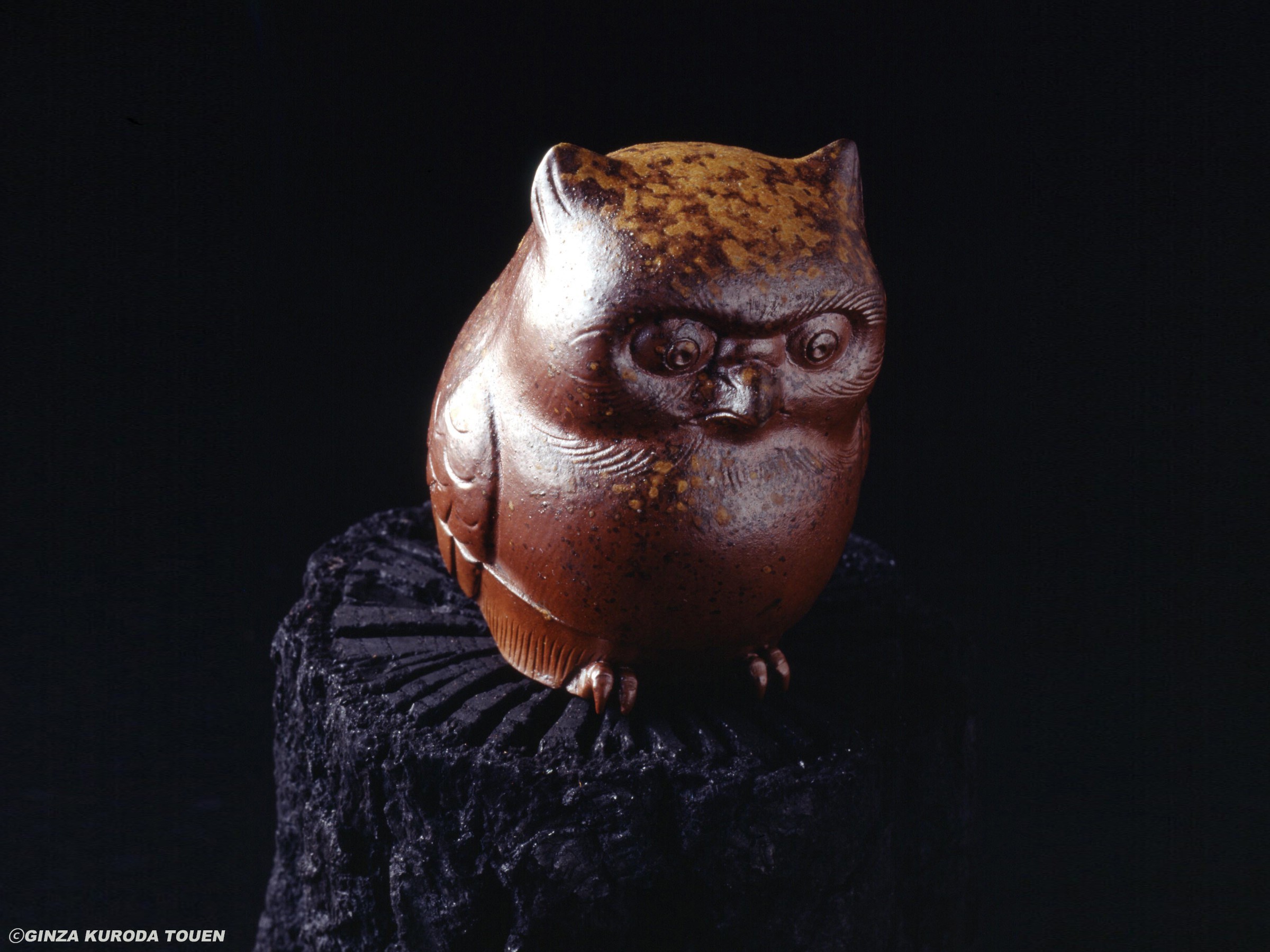 Toyo Kaneshige: Incense container, Bizen type, Owl shape