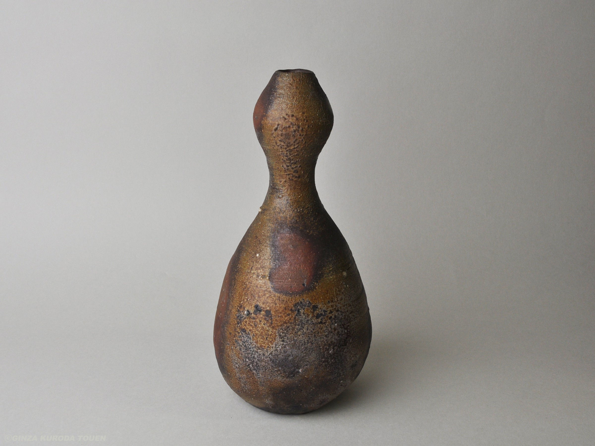 Toyo Kaneshige: Flower vase, Bizen type, Gourd shape