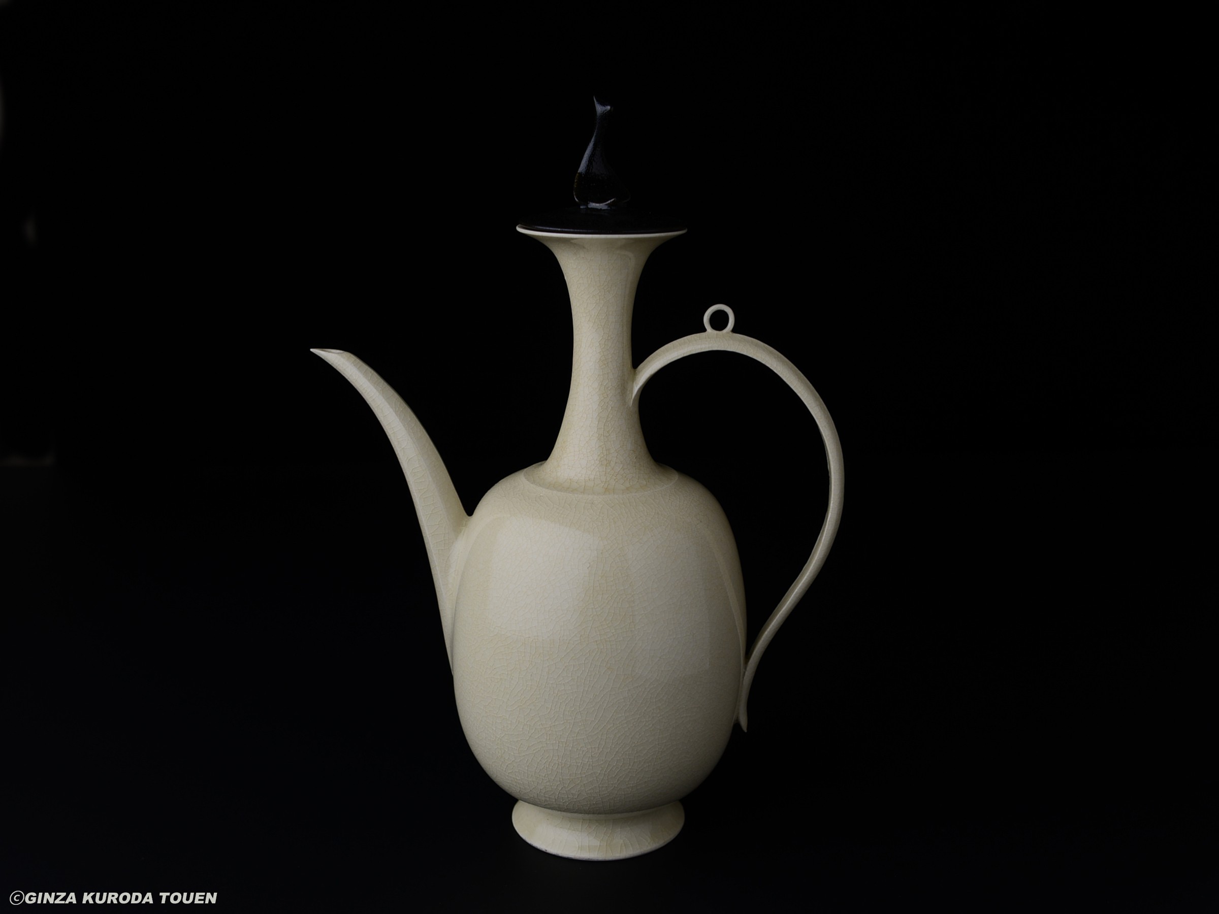 Shinobu Kawase: Water Jar, White porcelain