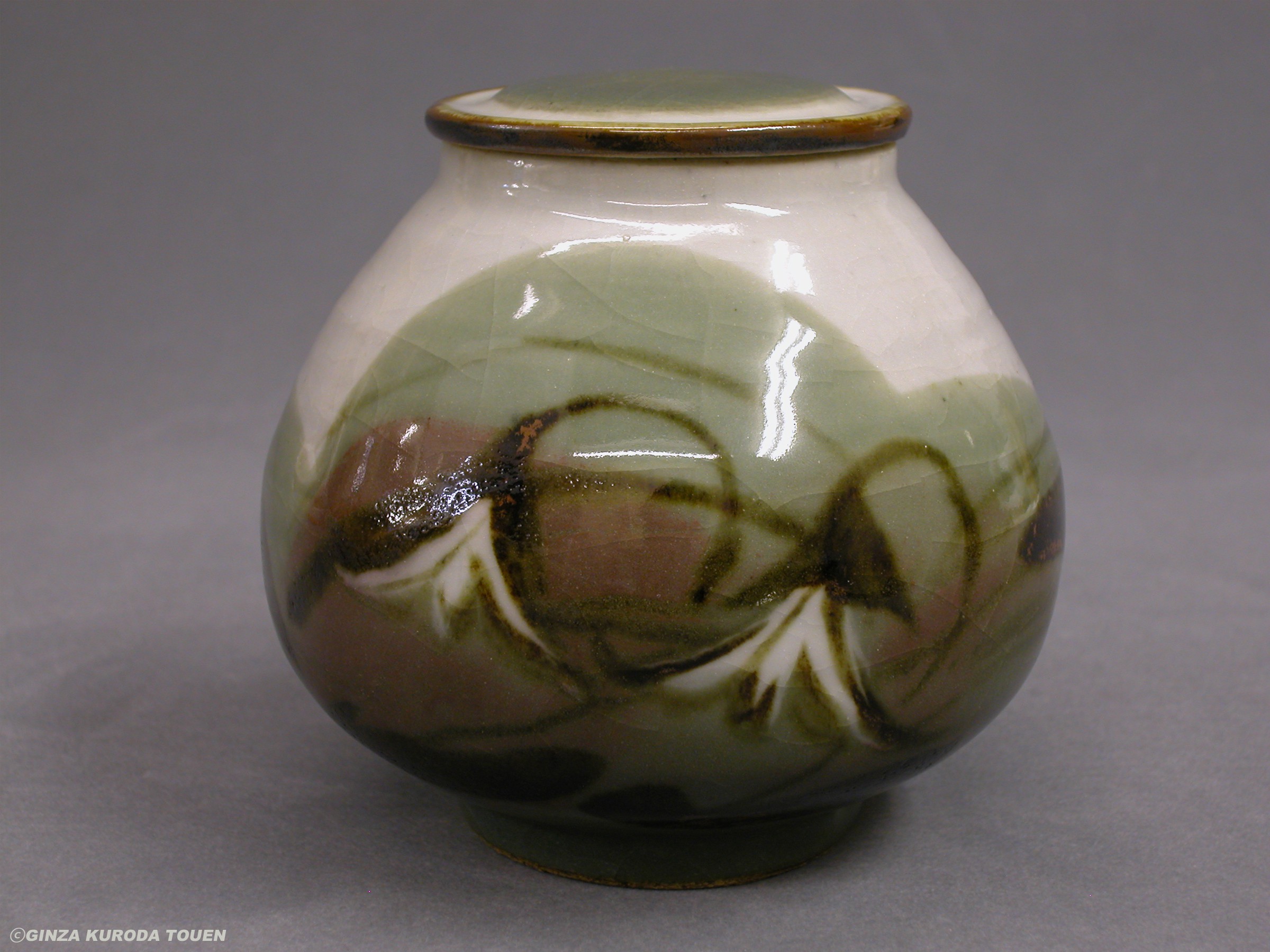 Koichi Tamura: Small lidded jar, Flower design | GINZA KURODA TOUEN