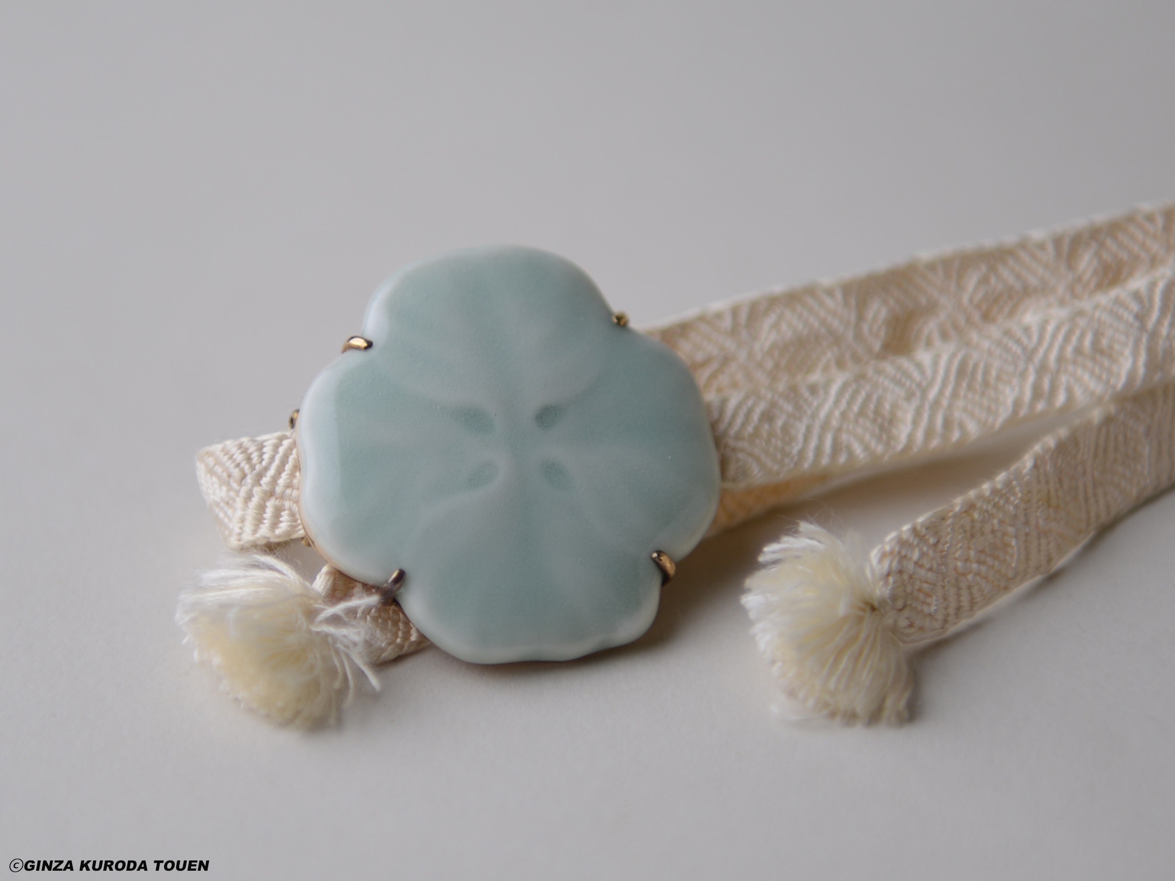Hazan Itaya: Sash clip (Obidome), Celadon, Quatrefoil design