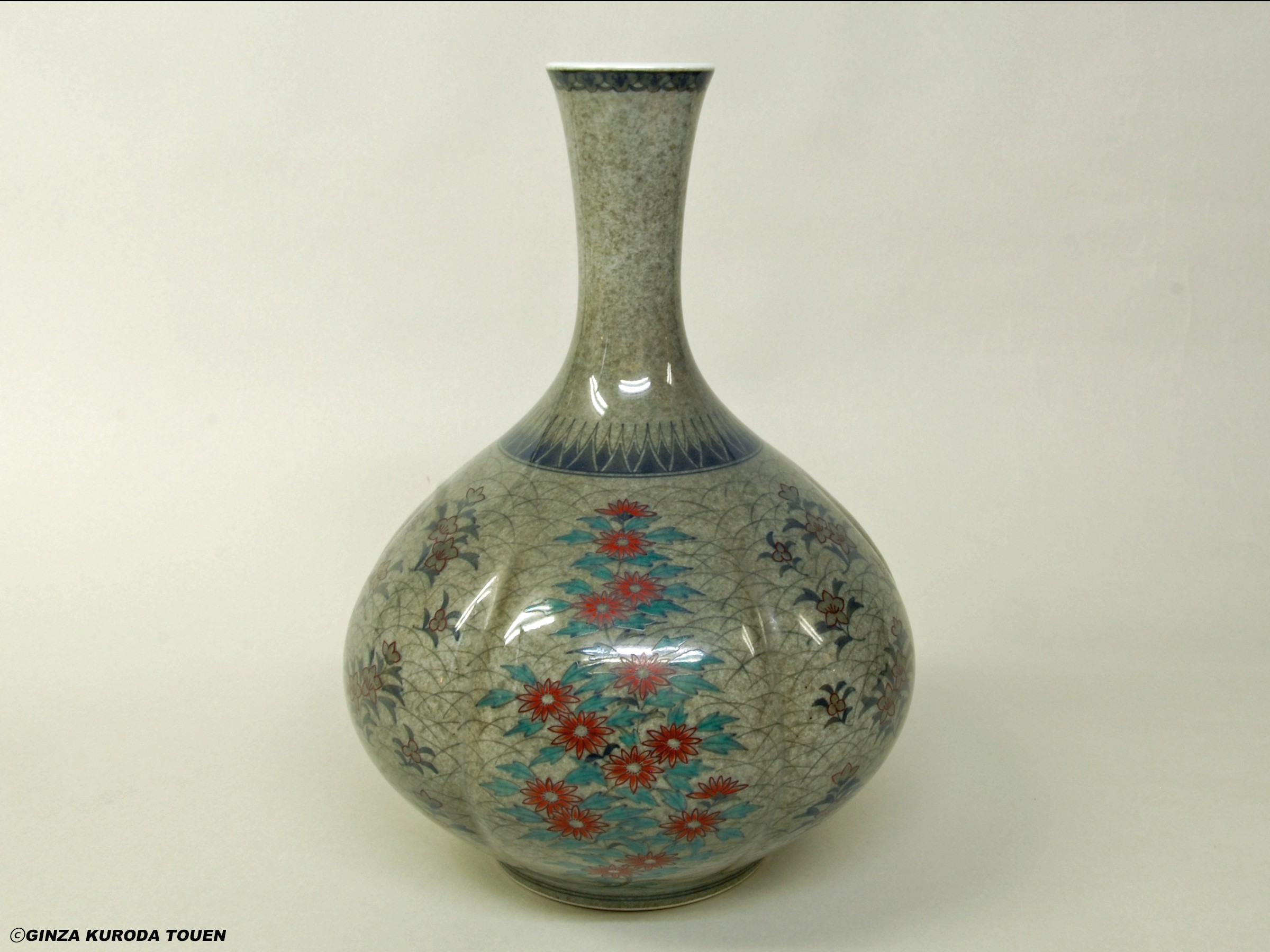 Imaemon Imaizumi xiii: Flower vase, overglaze enamels, Usuzumi type